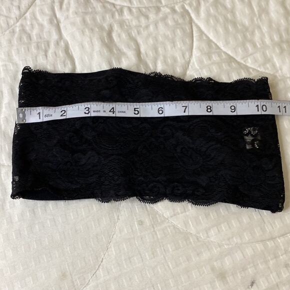 3 bras. (2) bandeau and (1) bralette. Victoria Secret, Full Tilt. See video. - Picture 7 of 8